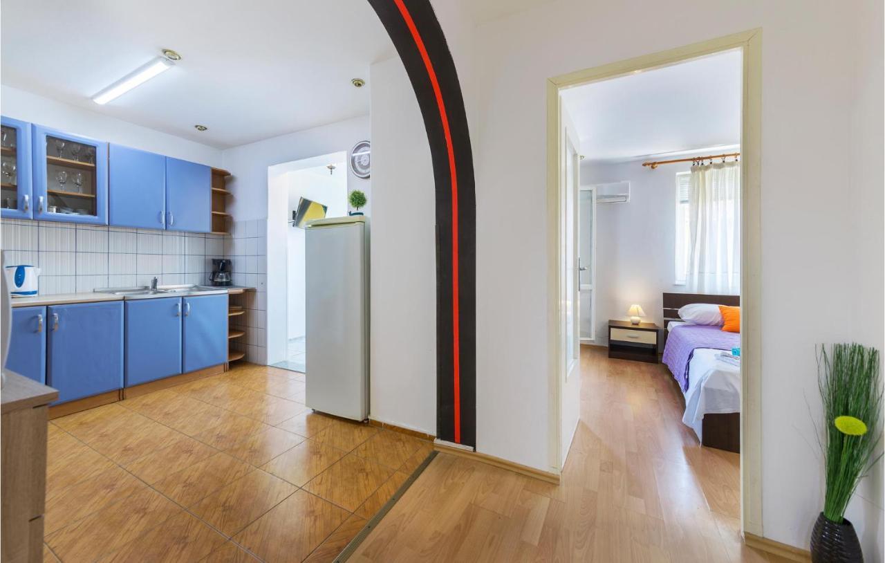 Nice Apartment In Pula With Kitchen מראה חיצוני תמונה