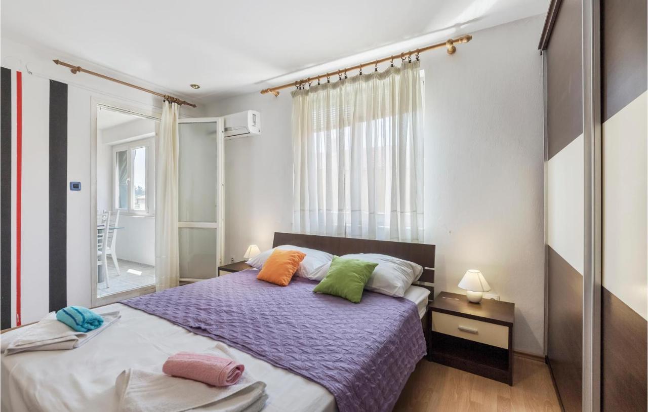 Nice Apartment In Pula With Kitchen מראה חיצוני תמונה