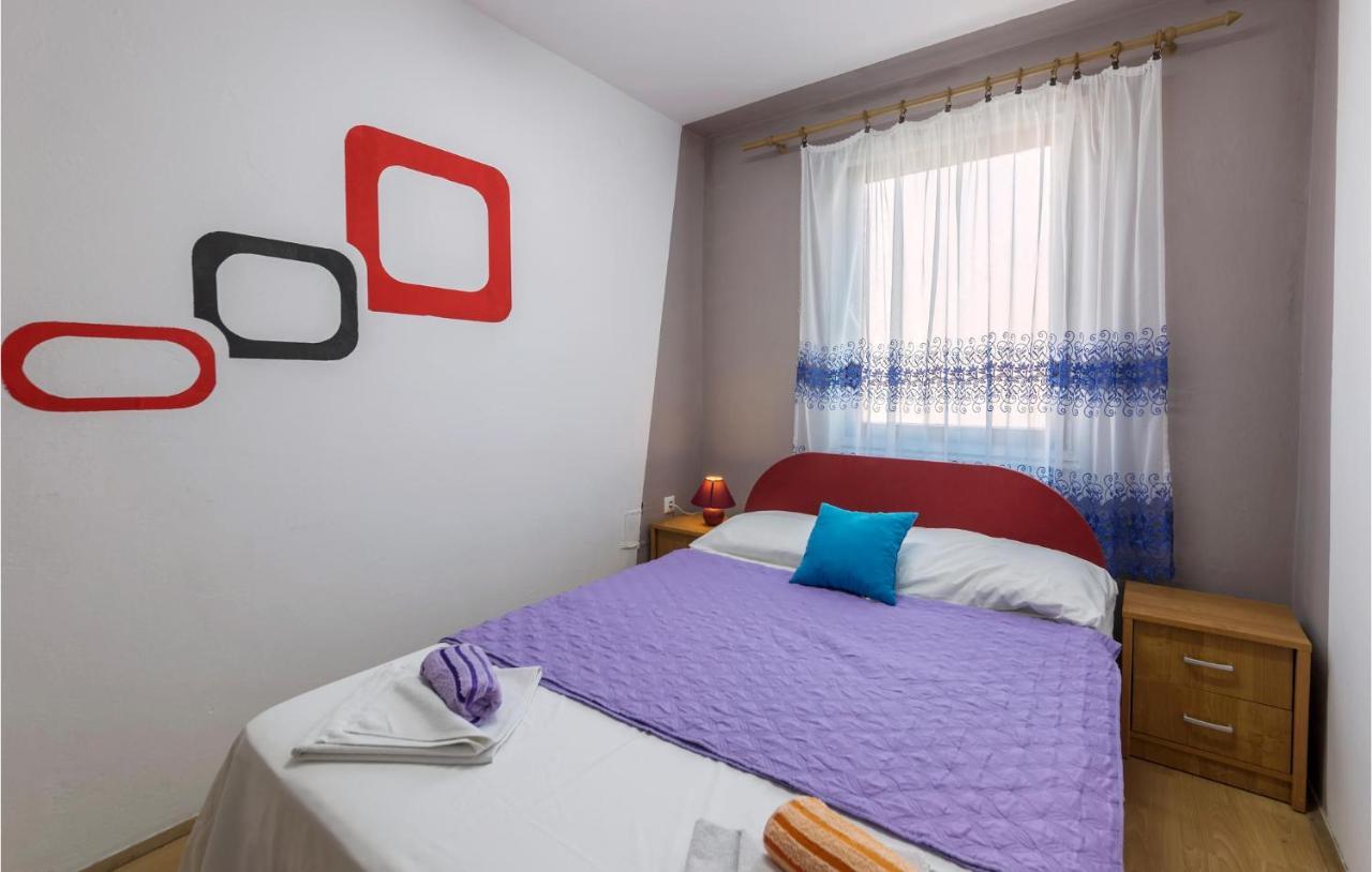 Nice Apartment In Pula With Kitchen מראה חיצוני תמונה