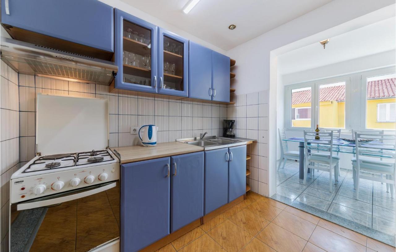 Nice Apartment In Pula With Kitchen מראה חיצוני תמונה